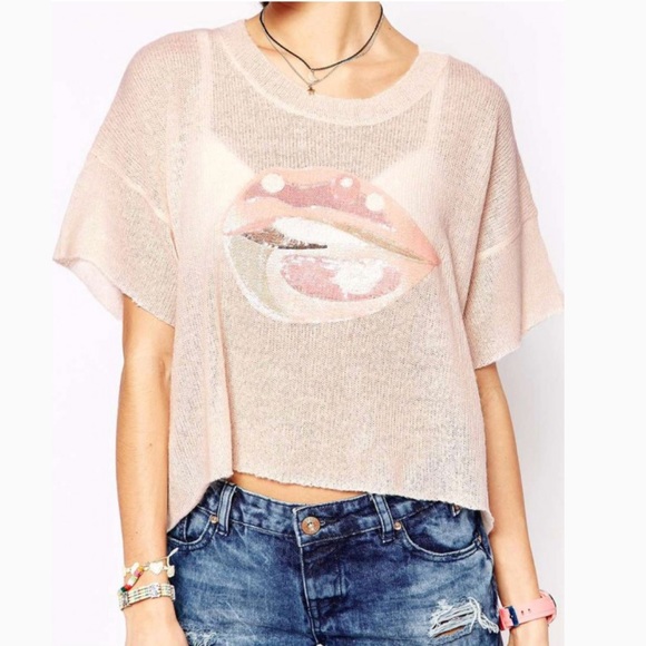 Rare wildfox vacation sequin lips sweater - Picture 2 of 2